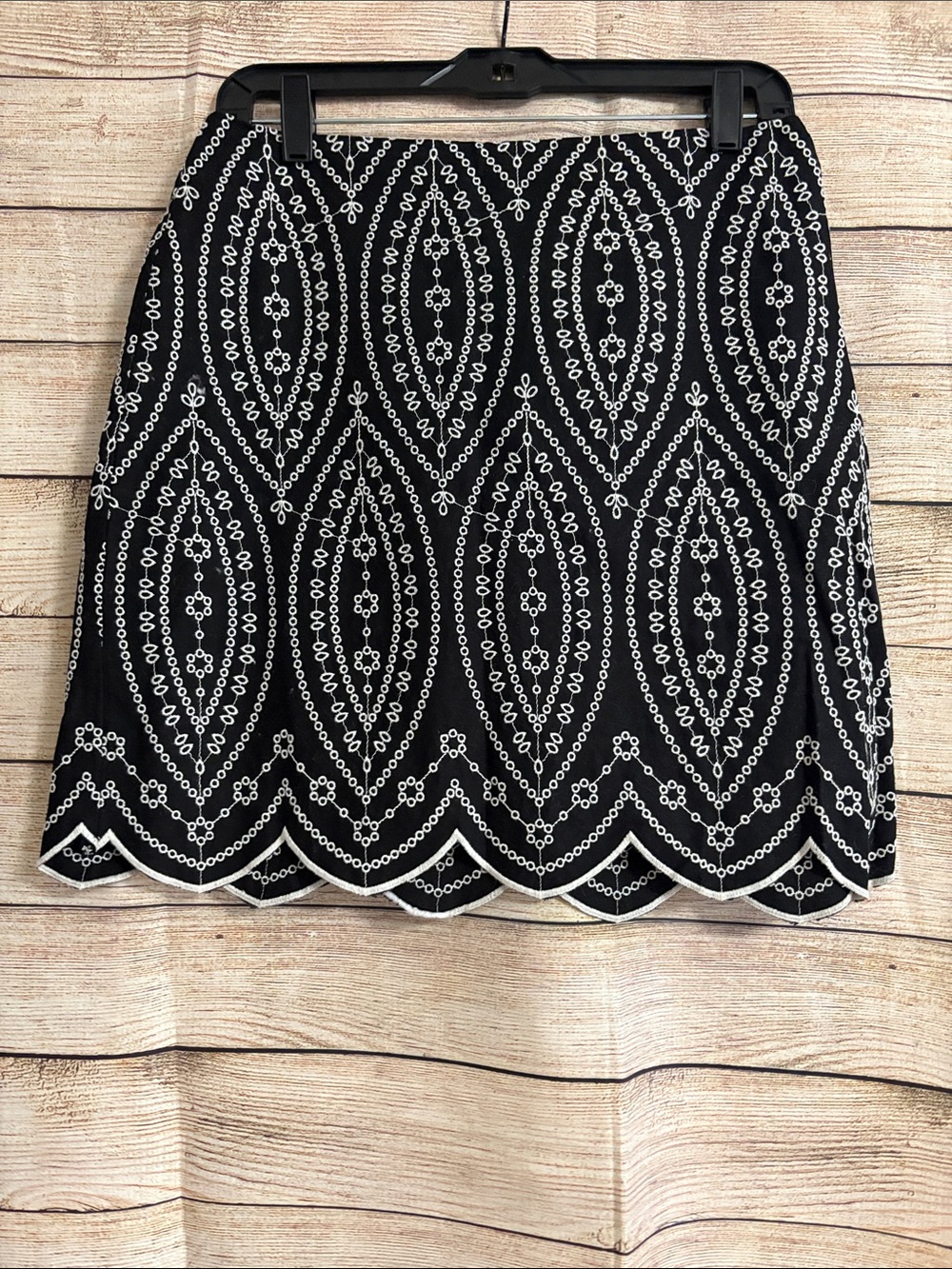 Loft Black & White Scallop Hem Embroidered Mini Skirt